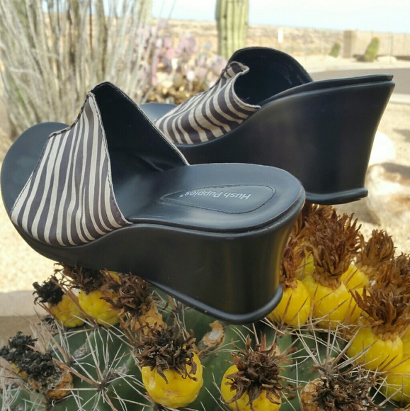 HuSh PuPpieS weDge saNdAl - Picture 2 of 10